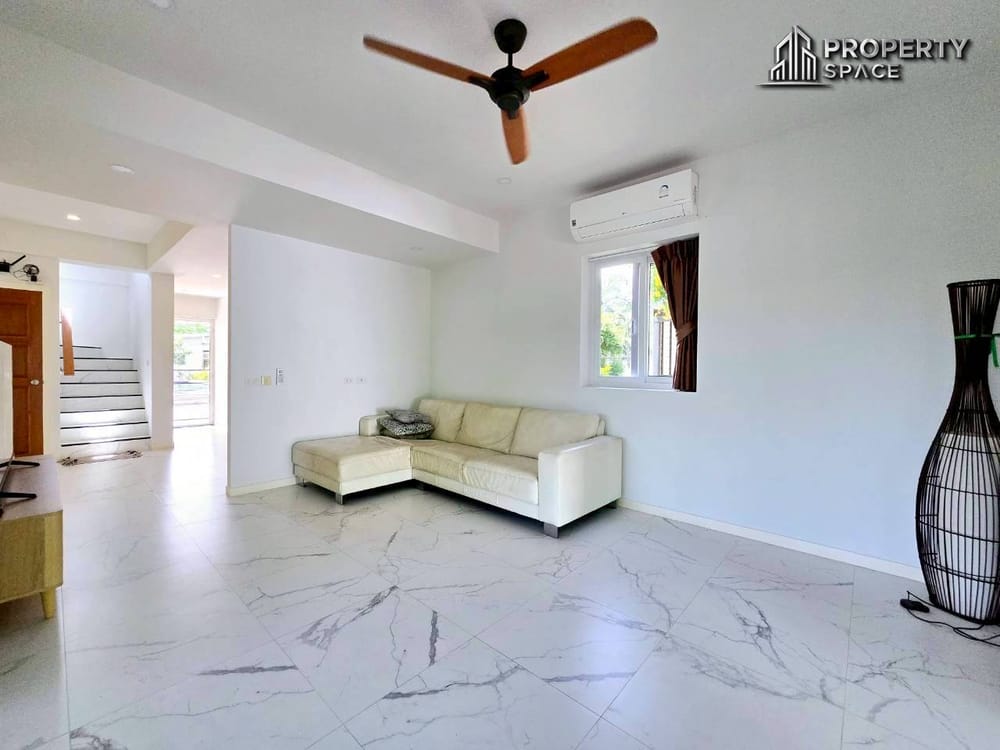 Pet-Friendly 2-Bedroom Pool Villa in East Pattaya For Rent Image 7
