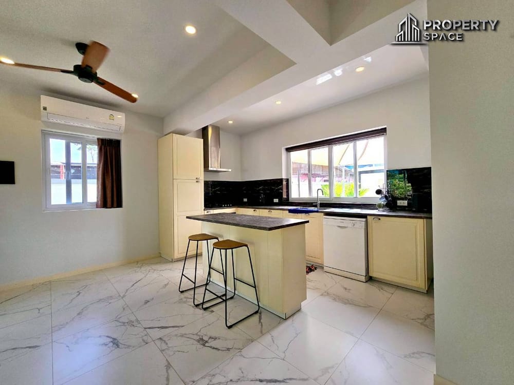 Pet-Friendly 2-Bedroom Pool Villa in East Pattaya For Rent Image 10