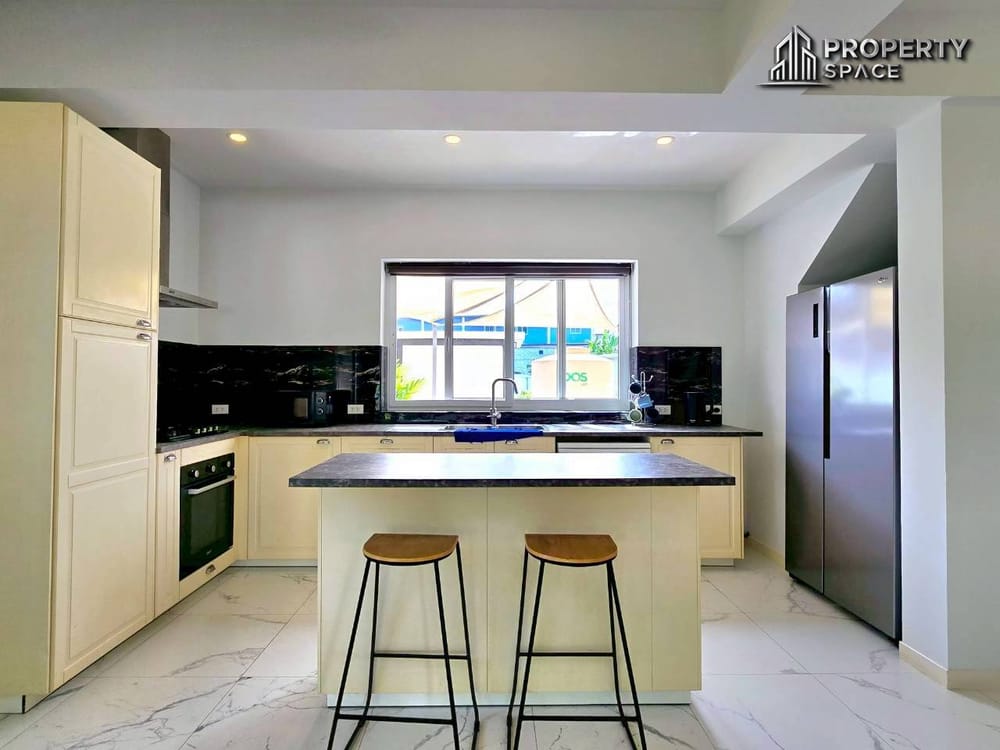 Pet-Friendly 2-Bedroom Pool Villa in East Pattaya For Rent Image 9