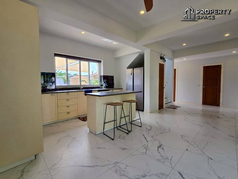 Pet-Friendly 2-Bedroom Pool Villa in East Pattaya For Rent Image 8