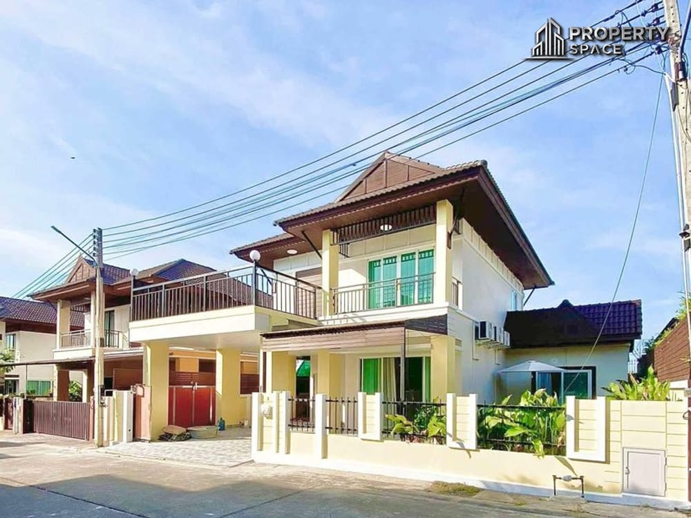 Modern 4-Bedroom Detached House in Sirin Village East Pattaya For Sale Image 1