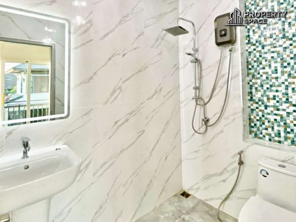 Modern 4-Bedroom Detached House in Sirin Village East Pattaya For Sale Image 11