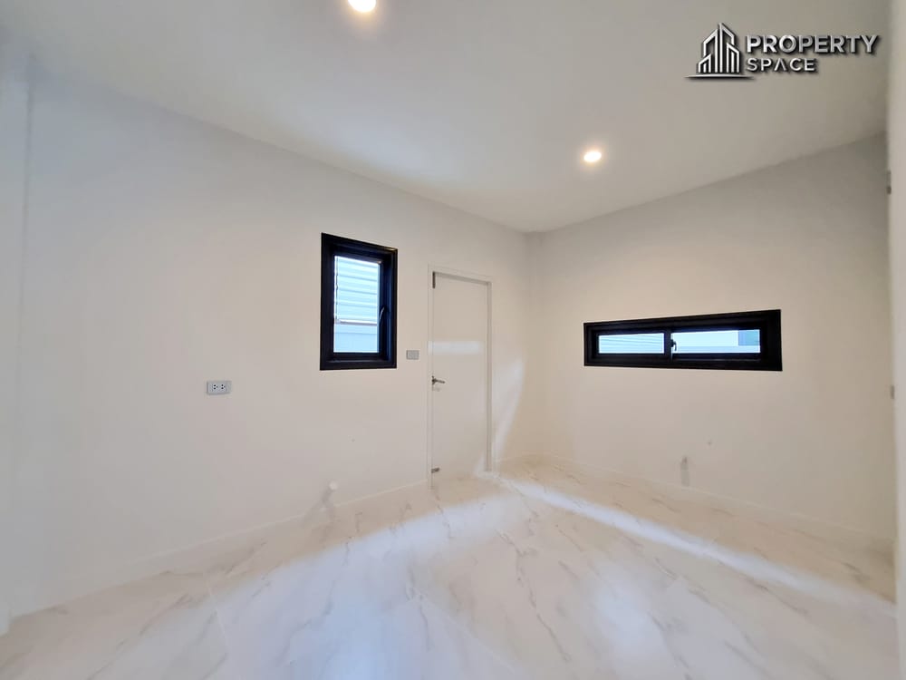 Brand New 4 Bedroom Detached House In Supalai Parkville Pattaya For Sale Image 9