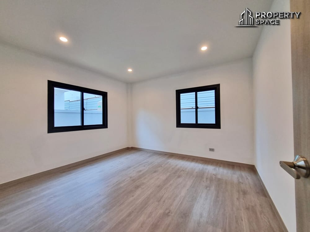 Brand New 4 Bedroom Detached House In Supalai Parkville Pattaya For Sale Image 11