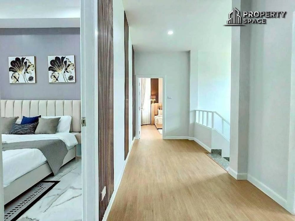 Luxurious 4-Bedroom Pool Villa With Stylish Interiors In East Pattaya For Sale Image 12