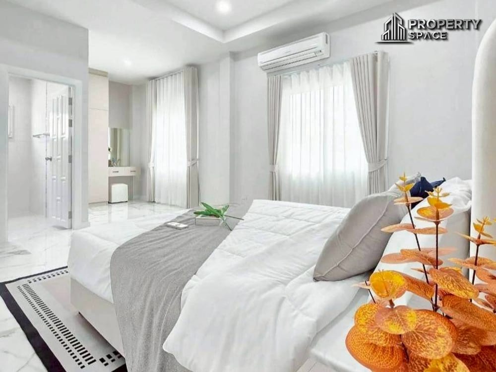 Luxurious 4-Bedroom Pool Villa With Stylish Interiors In East Pattaya For Sale Image 14