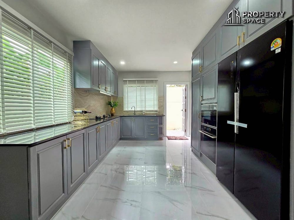 Luxurious 4-Bedroom Pool Villa With Stylish Interiors In East Pattaya For Sale Image 11