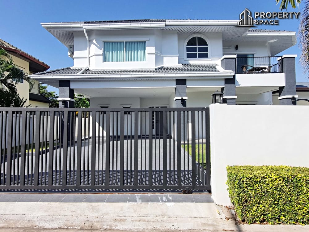 Hot Deal! Luxurious 4-Bedroom Pool Villa With Stylish Interiors In East Pattaya For Sale Image 4