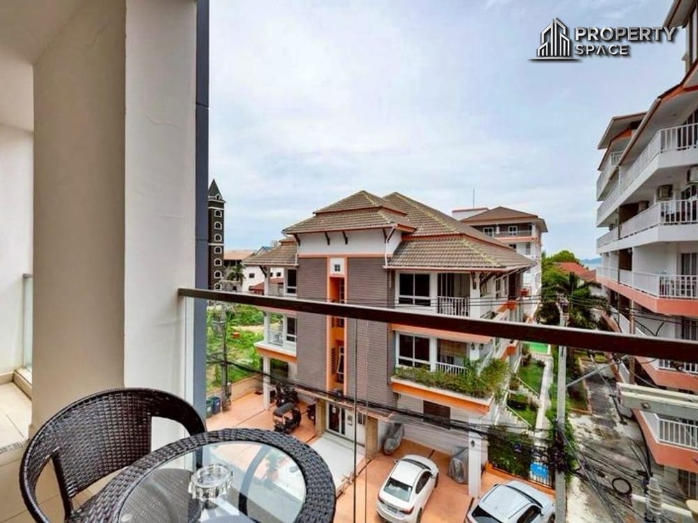 Foreign Quota Spacious 1-Bedroom Condo in C-View Residence Pattaya For Sale Image 11