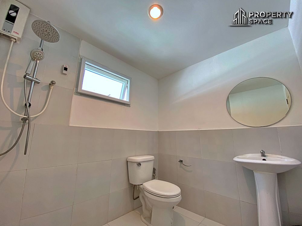5 Bedroom Pool Villa In East Pattaya For Sale And Rent Image 16