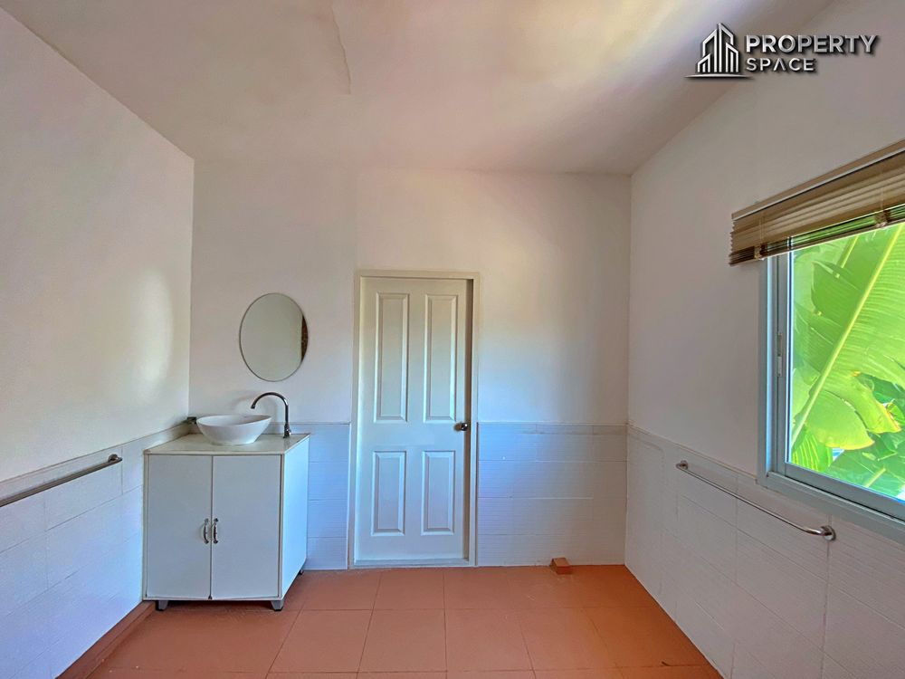 5 Bedroom Pool Villa In East Pattaya For Sale And Rent Image 18