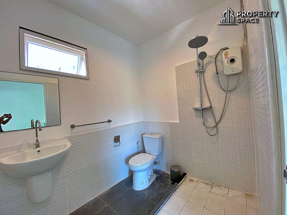 5 Bedroom Pool Villa In East Pattaya For Sale And Rent Image 22