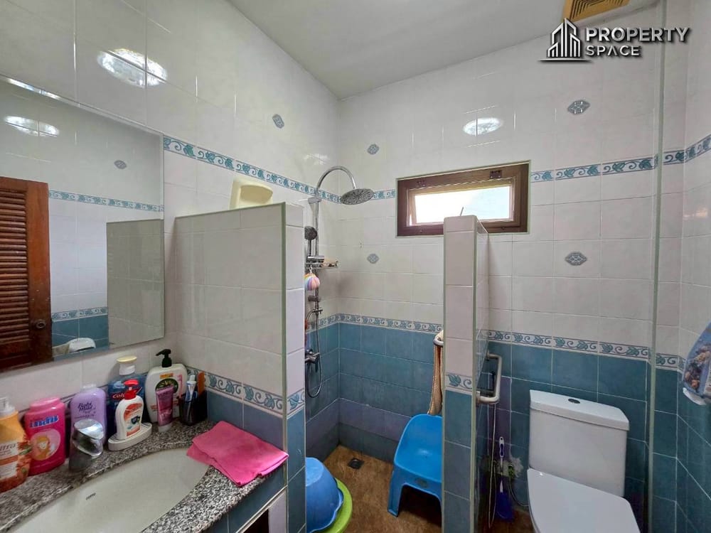 Big Land 4 Bedroom Pool Villa On 1 Rai Land In East Pattaya For Sale Image 17