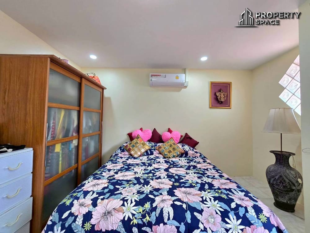 Big Land 4 Bedroom Pool Villa On 1 Rai Land In East Pattaya For Sale Image 27