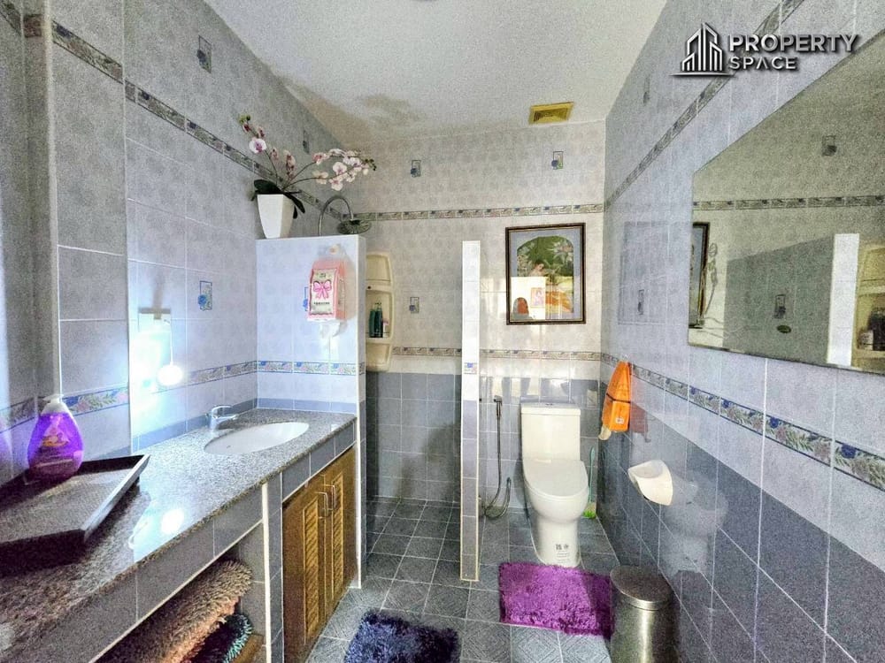 Big Land 4 Bedroom Pool Villa On 1 Rai Land In East Pattaya For Sale Image 29