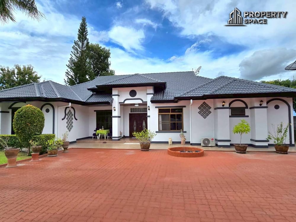 Big Land 4 Bedroom Pool Villa On 1 Rai Land In East Pattaya For Sale Image 1