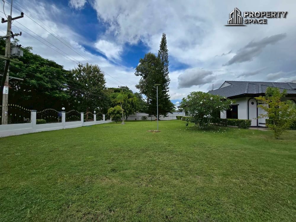 Big Land 4 Bedroom Pool Villa On 1 Rai Land In East Pattaya For Sale Image 3