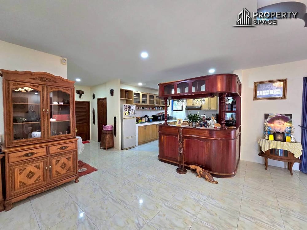 Big Land 4 Bedroom Pool Villa On 1 Rai Land In East Pattaya For Sale Image 12