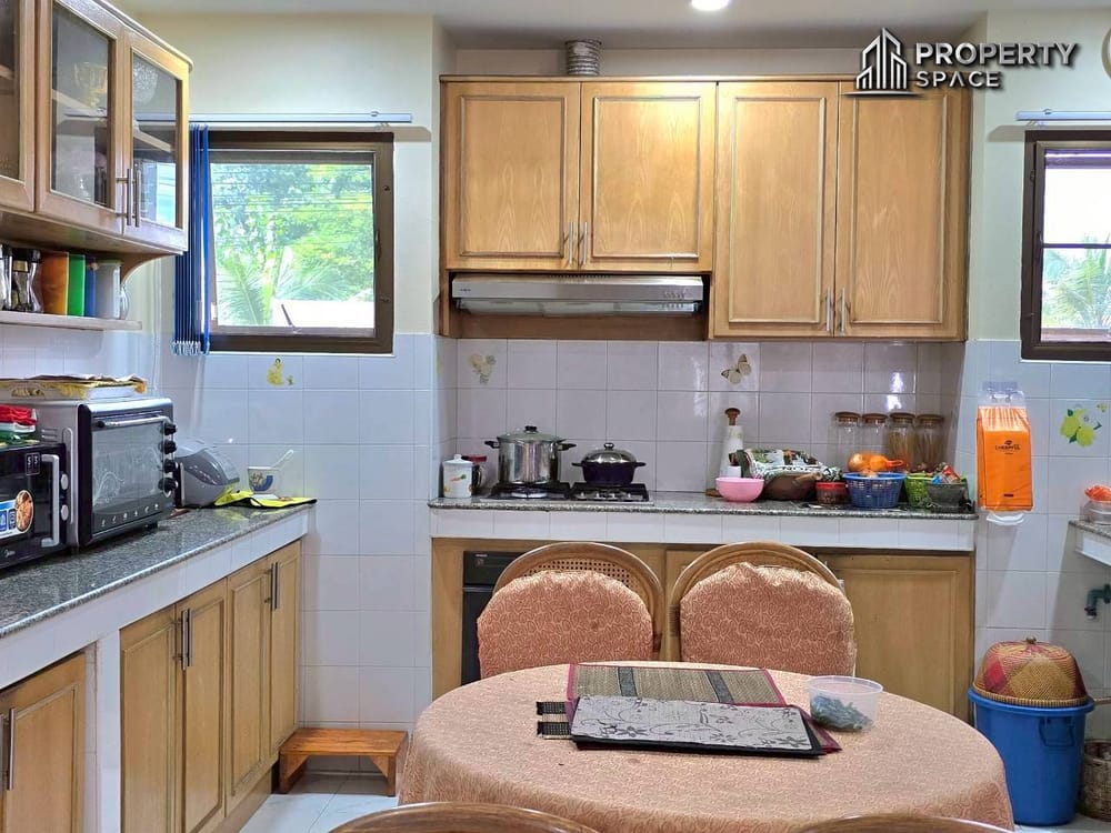 Big Land 4 Bedroom Pool Villa On 1 Rai Land In East Pattaya For Sale Image 15