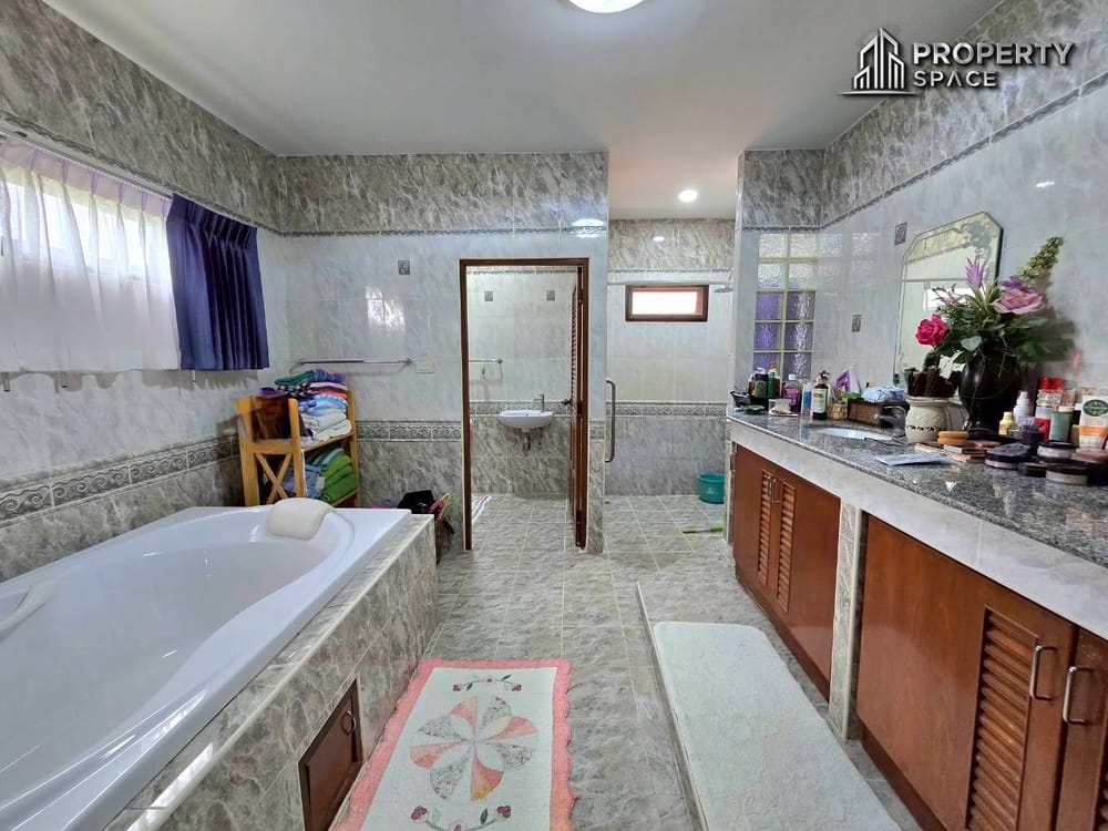 Big Land 4 Bedroom Pool Villa On 1 Rai Land In East Pattaya For Sale Image 25