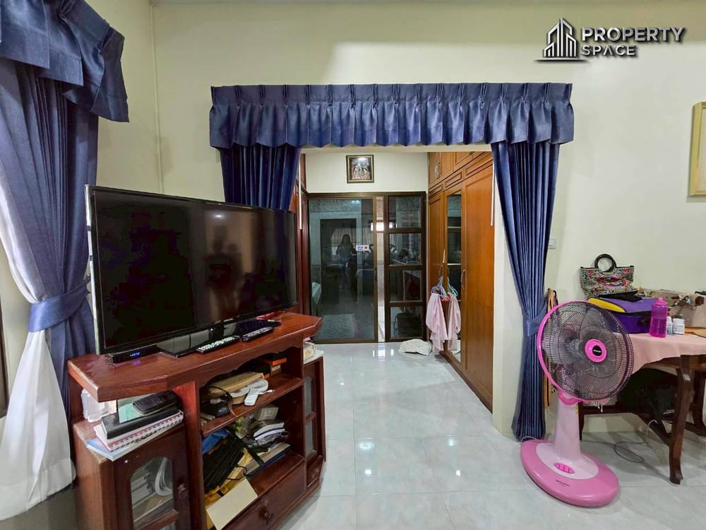 Big Land 4 Bedroom Pool Villa On 1 Rai Land In East Pattaya For Sale Image 24