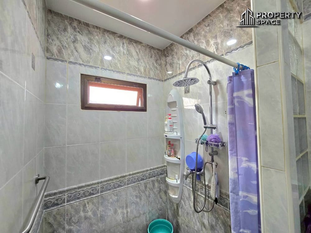 Big Land 4 Bedroom Pool Villa On 1 Rai Land In East Pattaya For Sale Image 26