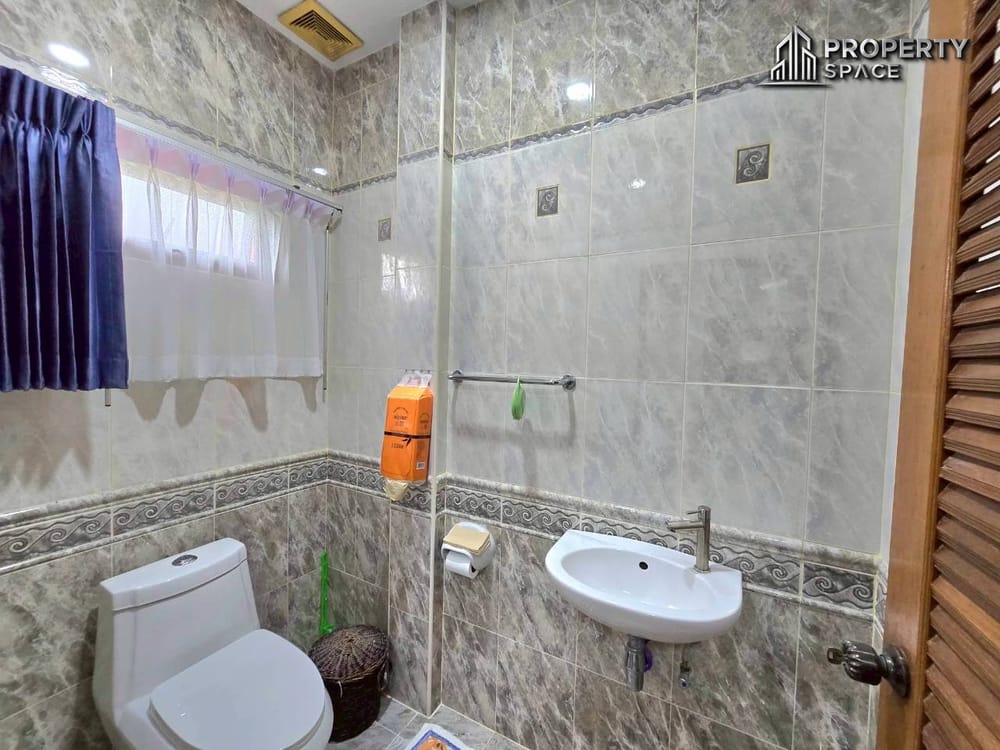 Big Land 4 Bedroom Pool Villa On 1 Rai Land In East Pattaya For Sale Image 31