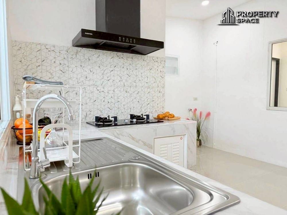 Renovated Single-Story 3-Bedroom Townhouse in Rattanagorn Village 21 For Sale Image 10