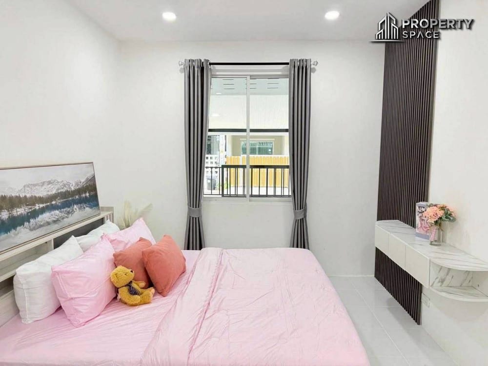 Renovated Single-Story 3-Bedroom Townhouse in Rattanagorn Village 21 For Sale Image 14