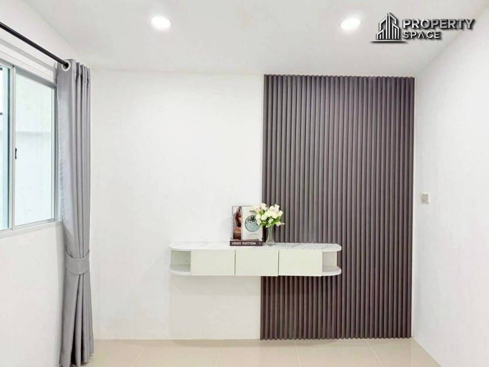 Renovated Single-Story 3-Bedroom Townhouse in Rattanagorn Village 21 For Sale Image 16