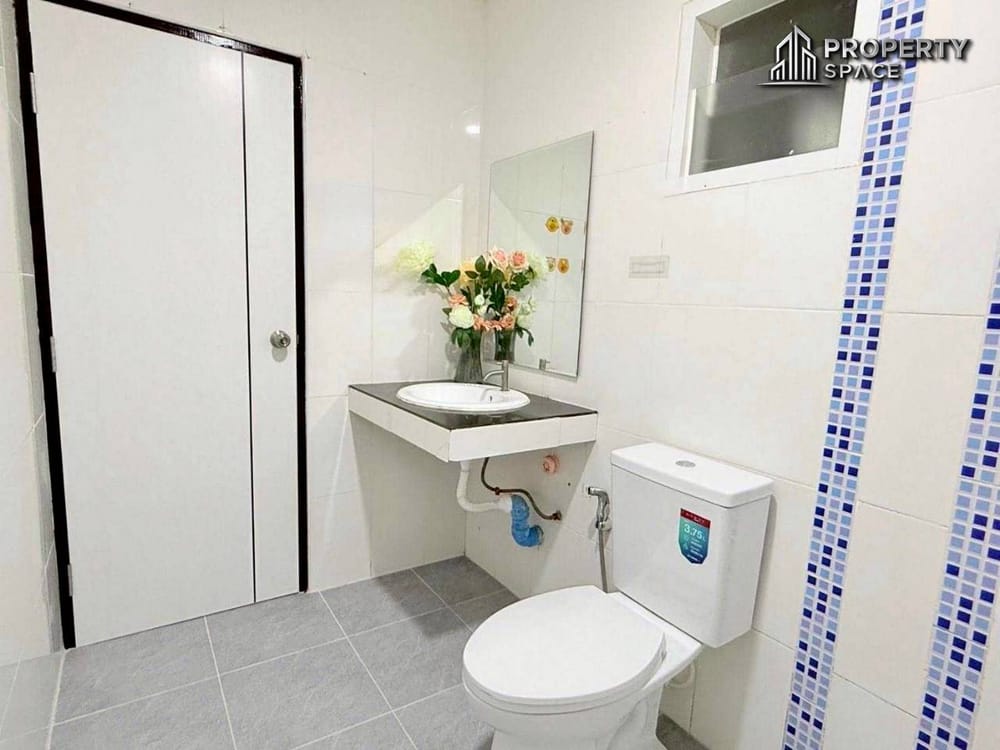 Renovated Single-Story 3-Bedroom Townhouse in Rattanagorn Village 21 For Sale Image 18