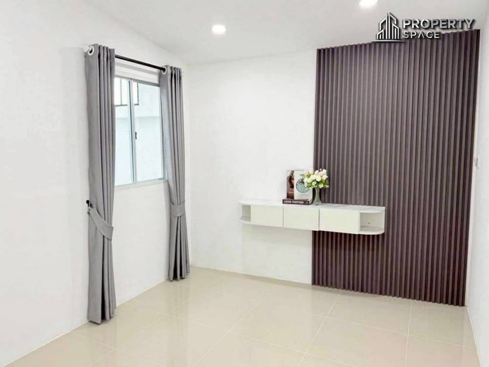 Renovated Single-Story 3-Bedroom Townhouse in Rattanagorn Village 21 For Sale Image 17