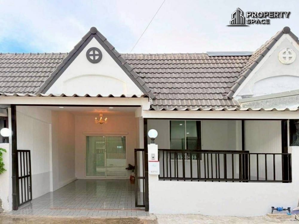 Renovated Single-Story 3-Bedroom Townhouse in Rattanagorn Village 21 For Sale Image 1