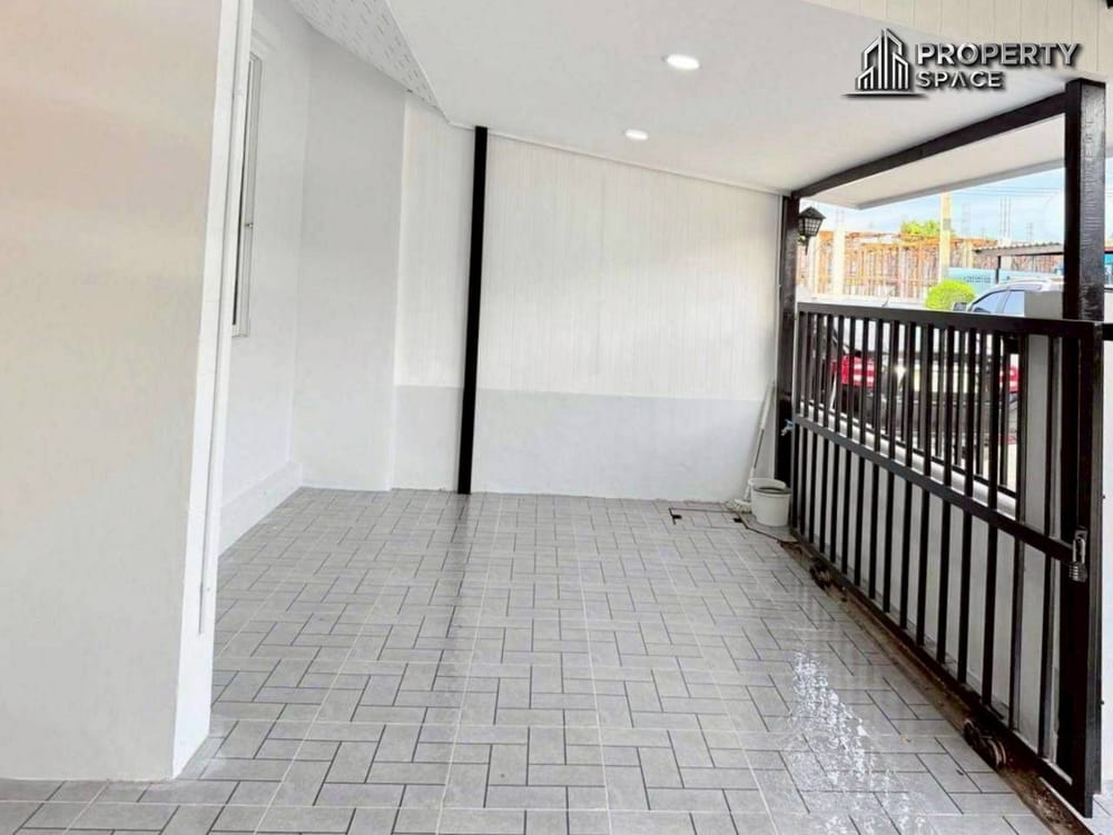 Renovated Single-Story 3-Bedroom Townhouse in Rattanagorn Village 21 For Sale Image 4