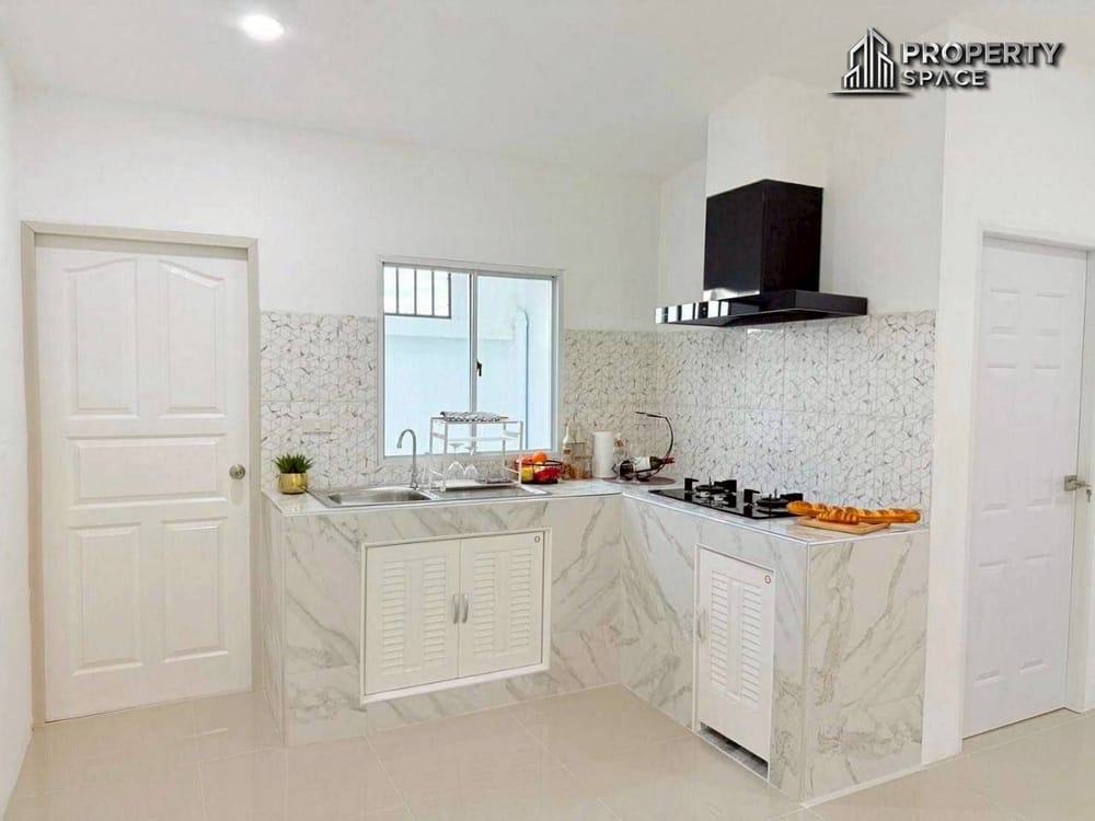 Renovated Single-Story 3-Bedroom Townhouse in Rattanagorn Village 21 For Sale Image 8