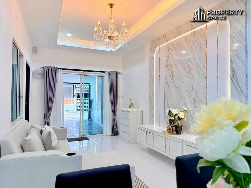 Renovated Single-Story 3-Bedroom Townhouse in Rattanagorn Village 21 For Sale Image 5