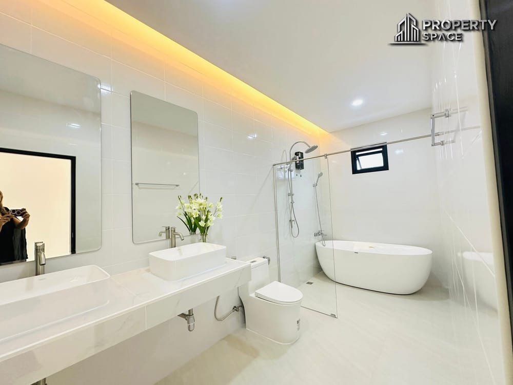 Brand New 4 Bedroom Pool Villa Near Jomtien Beach With Large Garden For Sale Image 12