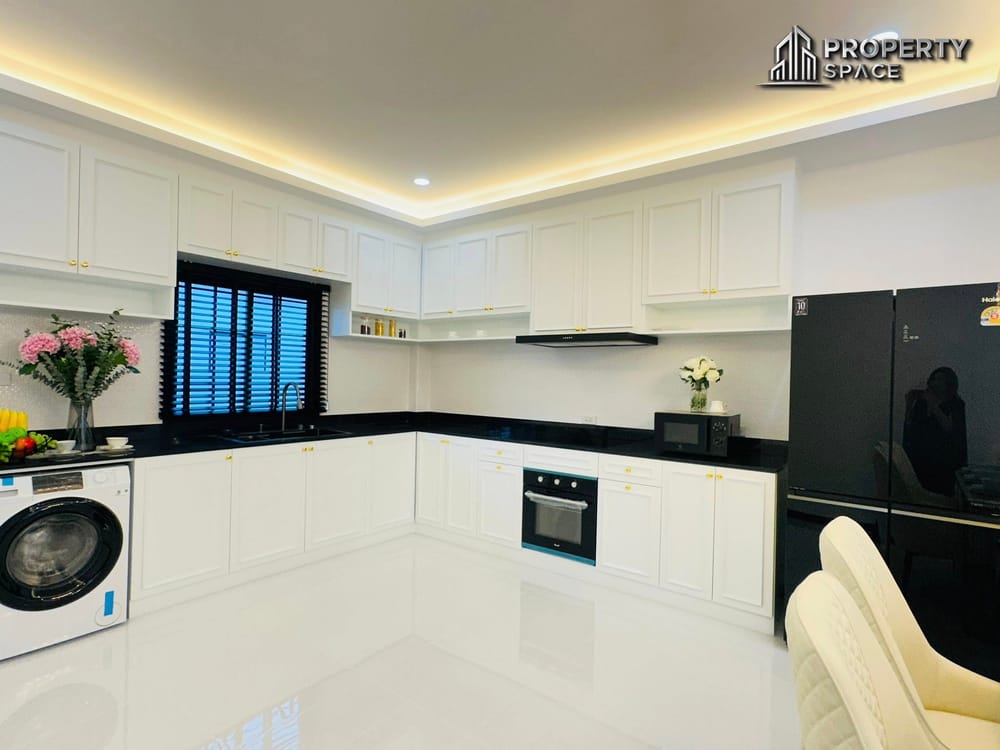 Brand New 4 Bedroom Pool Villa Near Jomtien Beach With Large Garden For Sale Image 9