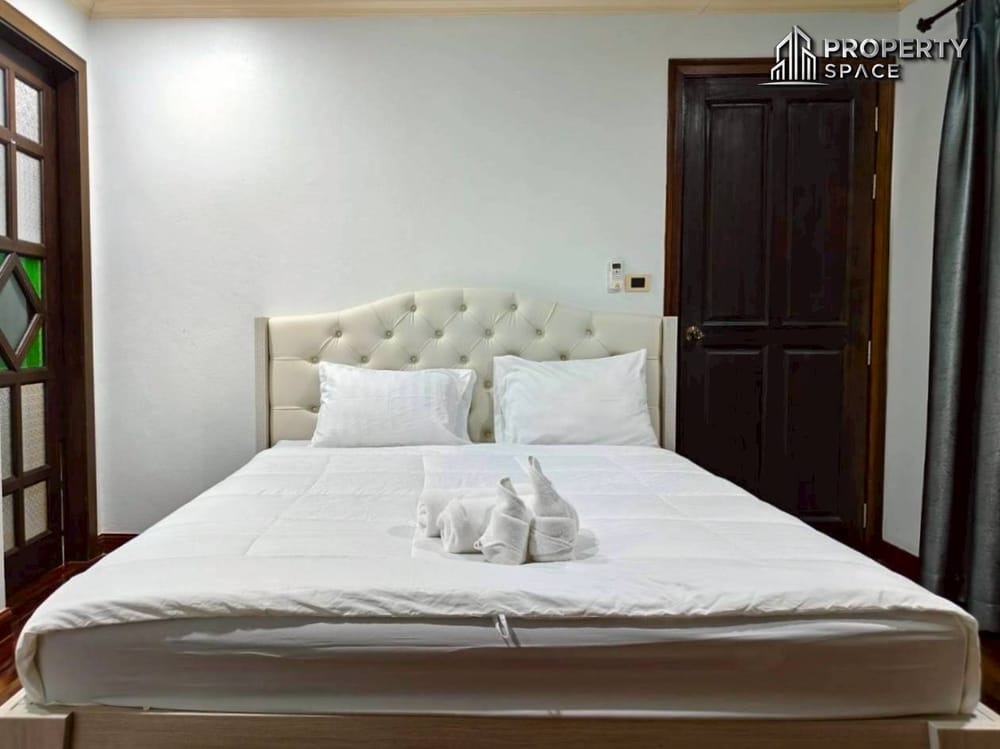 Spacious 5 Bedroom Pool Villa In North Pattaya For Rent Image 10