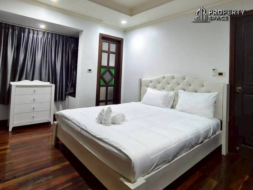 Spacious 5 Bedroom Pool Villa In North Pattaya For Rent Image 11