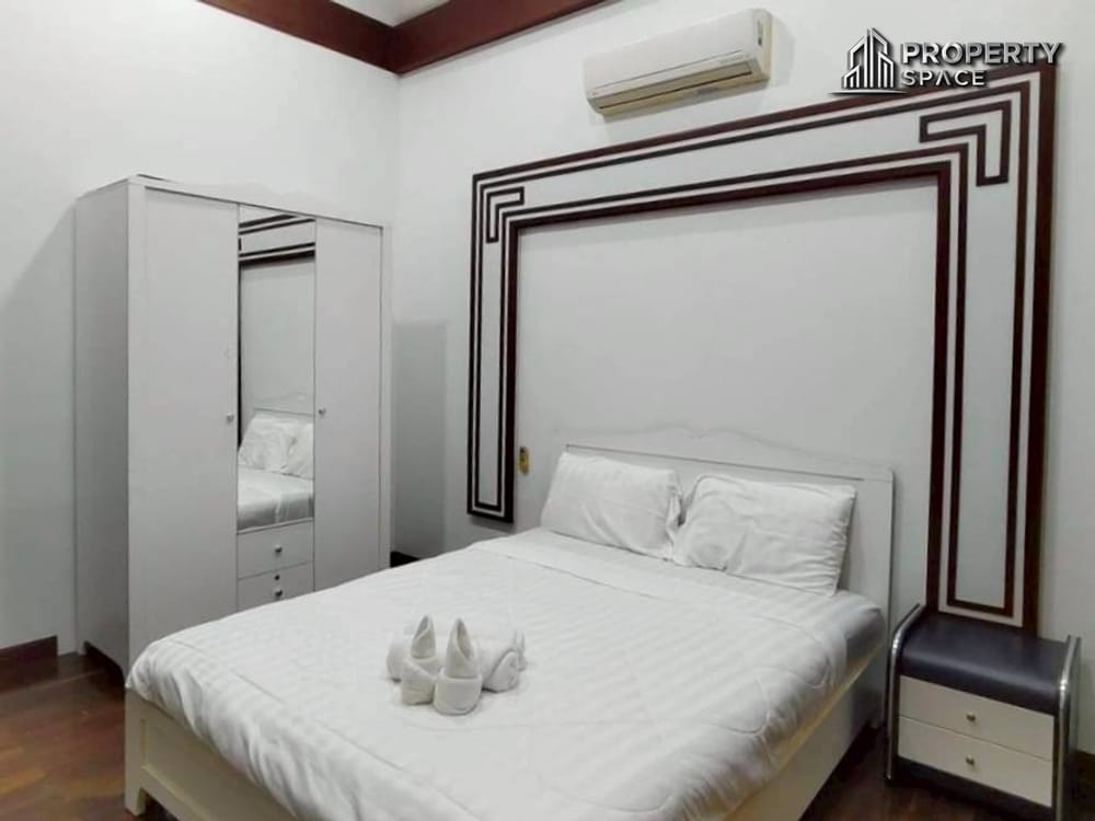 Spacious 5 Bedroom Pool Villa In North Pattaya For Rent Image 16