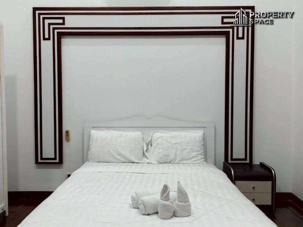Spacious 5 Bedroom Pool Villa In North Pattaya For Rent Image 17