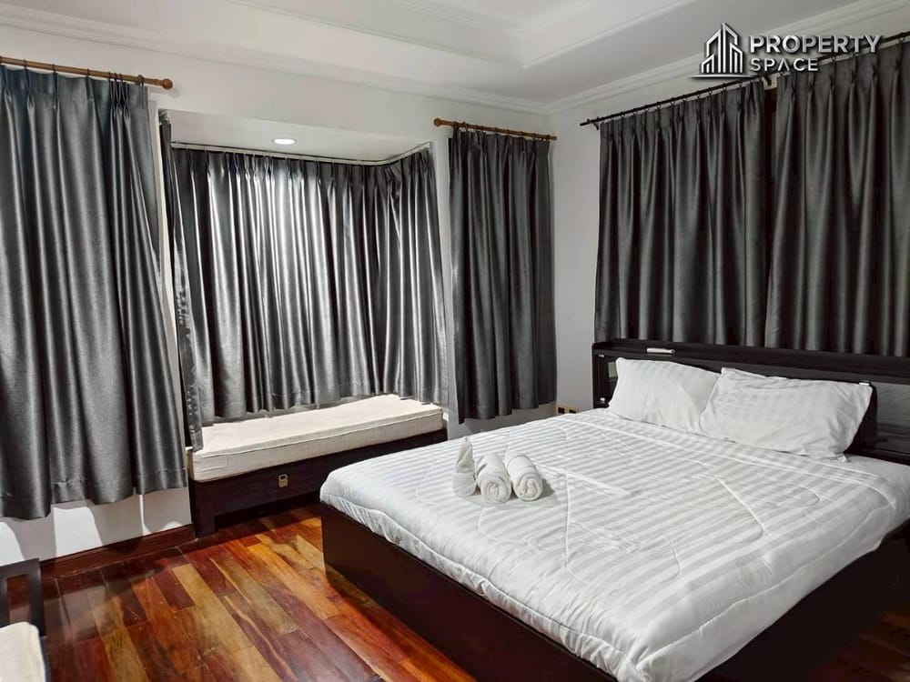 Spacious 5 Bedroom Pool Villa In North Pattaya For Rent Image 22