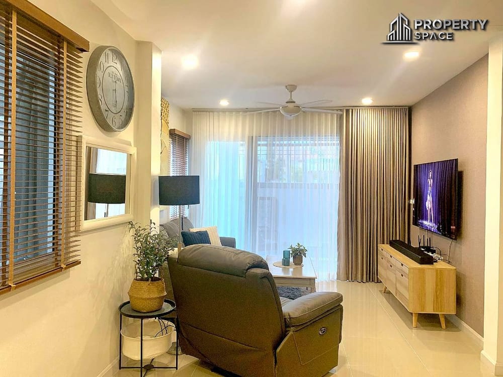 3 Bedroom 2-Story Pool Villa in Uraiwan Park View Pattaya For Rent Image 6
