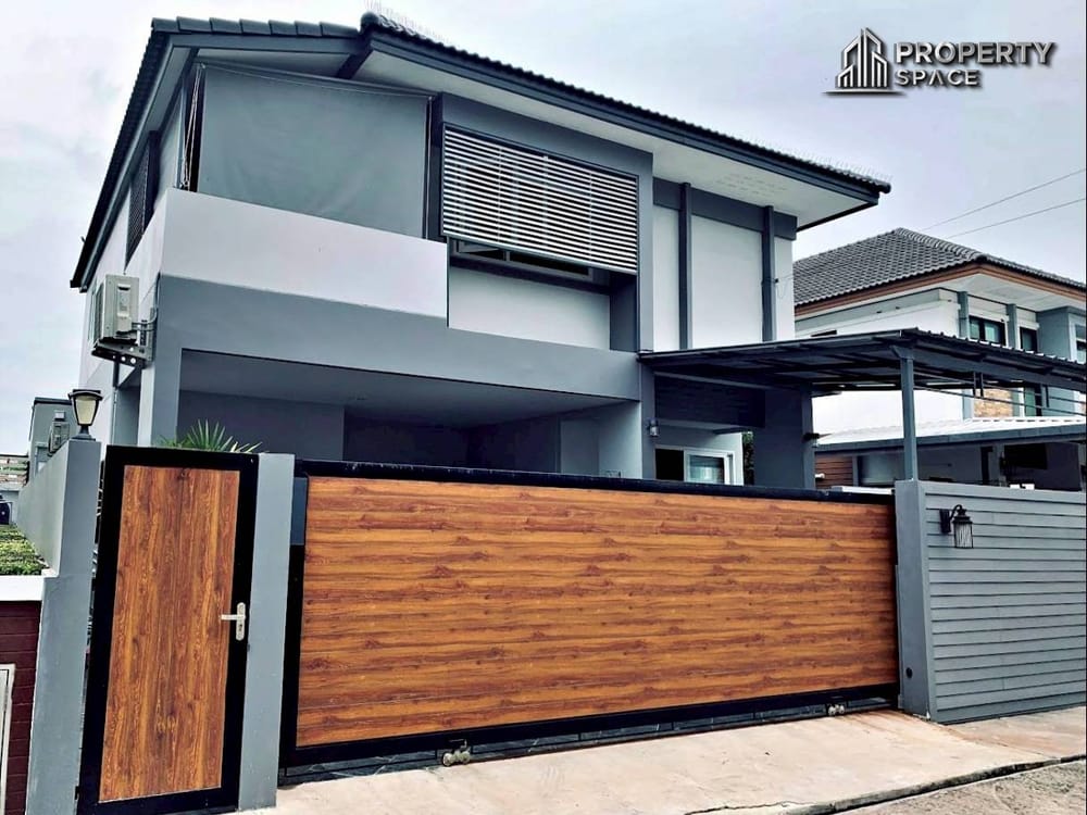 3 Bedroom 2-Story Pool Villa in Uraiwan Park View Pattaya For Rent Image 1