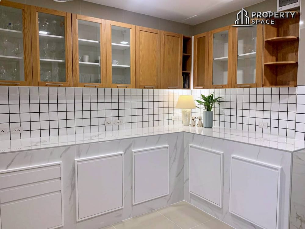 3 Bedroom 2-Story Pool Villa in Uraiwan Park View Pattaya For Rent Image 8