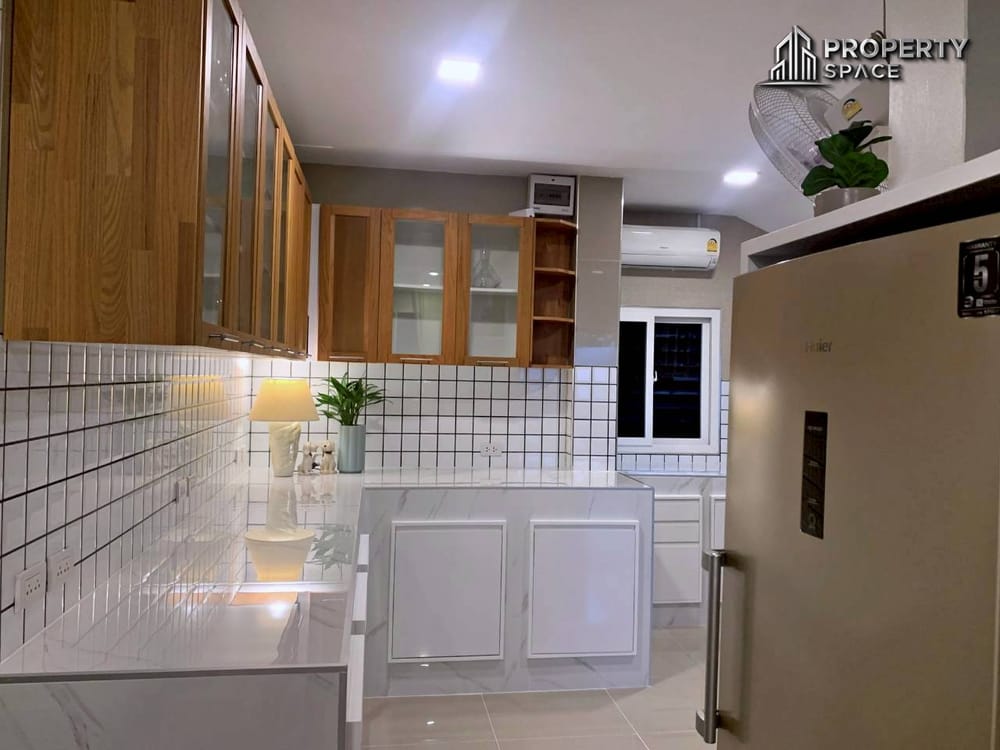 3 Bedroom 2-Story Pool Villa in Uraiwan Park View Pattaya For Rent Image 9