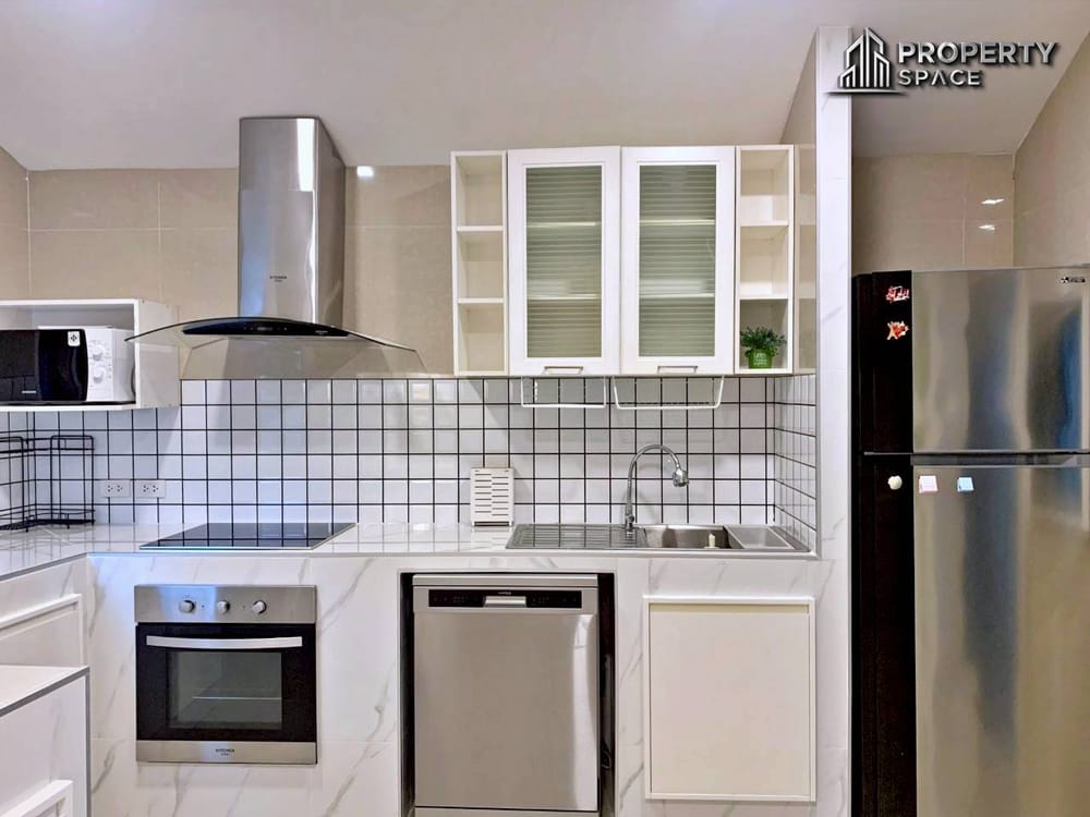 3 Bedroom 2-Story Pool Villa in Uraiwan Park View Pattaya For Rent Image 6