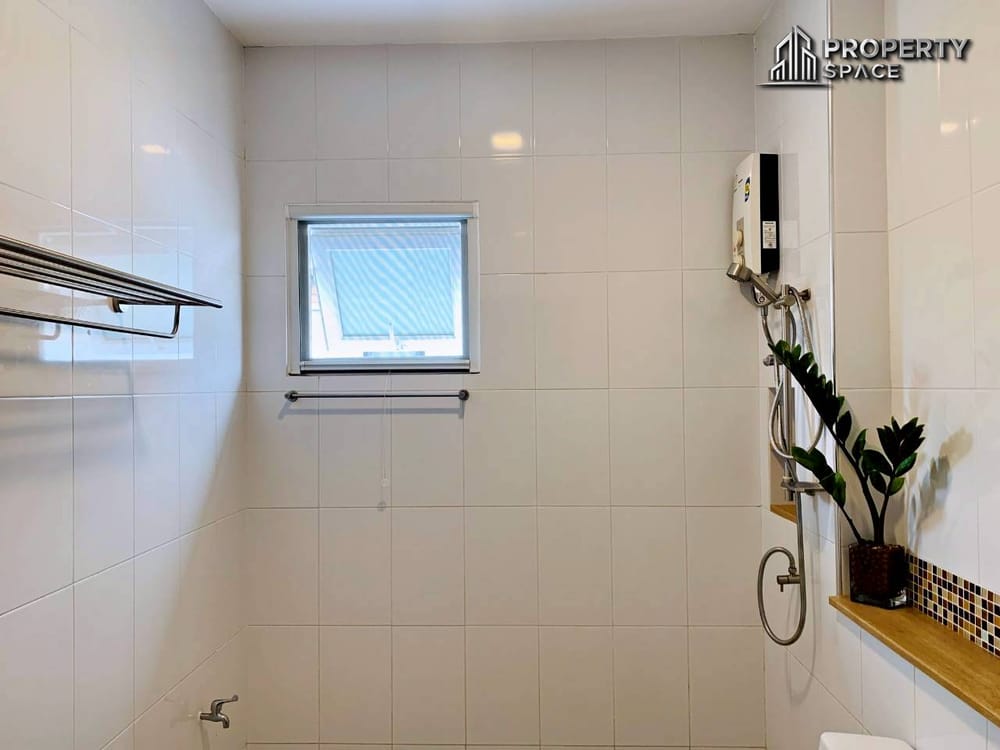 3 Bedroom 2-Story Pool Villa in Uraiwan Park View Pattaya For Rent Image 19