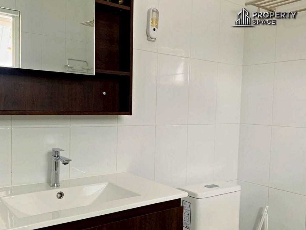 3 Bedroom 2-Story Pool Villa in Uraiwan Park View Pattaya For Rent Image 24